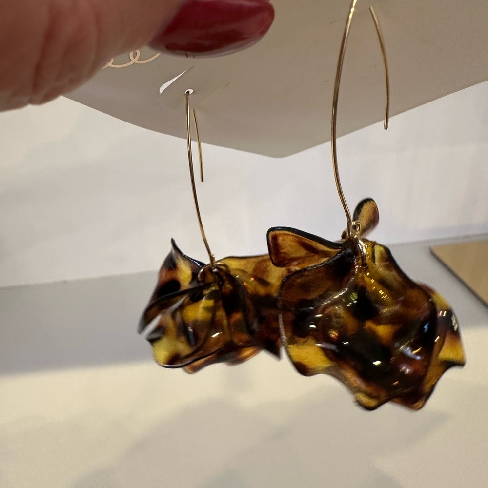 Chic Tortoise Shell Drop Earrings - Picture 5 of 5